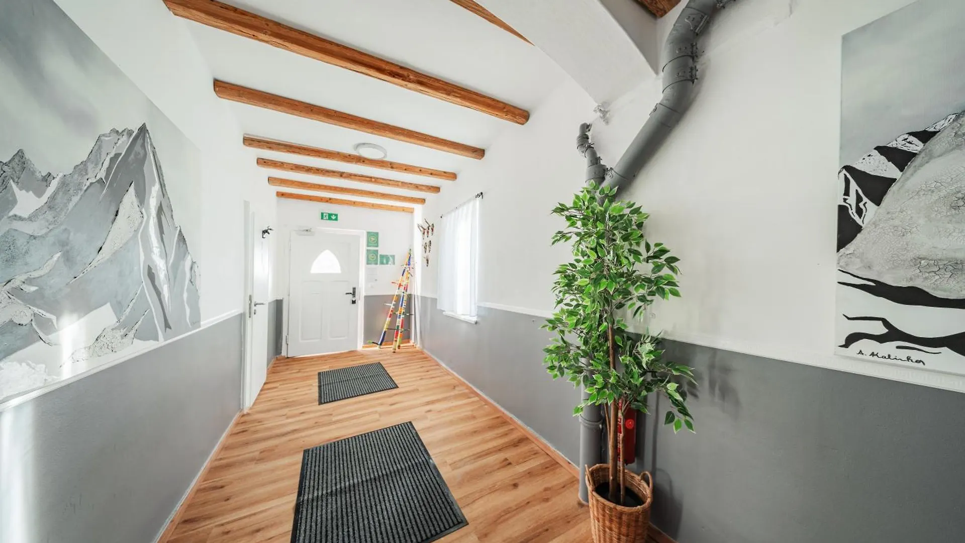 Innsbruck Underground Atelier Locanda